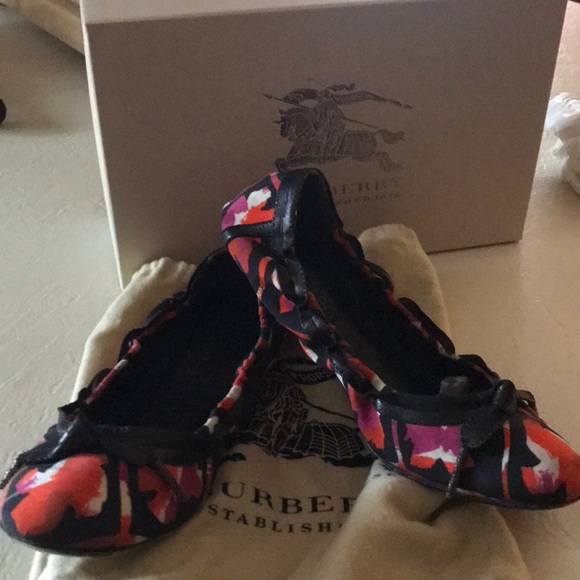 Burberry Printed Silk Lundie Ballerina - Picture 3 of 3